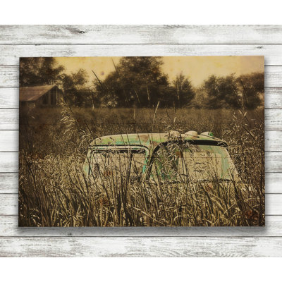 «Truck in Farm Field», reproduction de photo sur bois