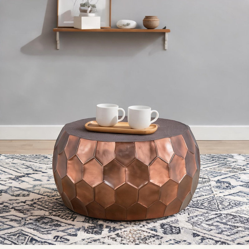 Table basse ronde en aluminium en cuivre de ton orange avec base en diamant martelée à la main, tambour de 32 pouces pour le salon