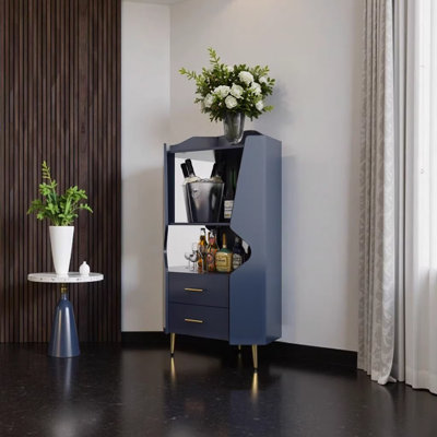 Armoire de bar d'angle bleue en bois avec 2 tablettes ouvertes et 2 tiroirs, dossier en miroir, pieds hauts pour un nettoyage facile, armoire autoportante pour le salon et la salle à manger
