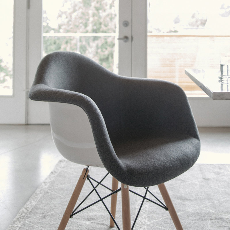 Chaise Daw - Rembourrée en fibre de verre, cachemire et granit gris foncé