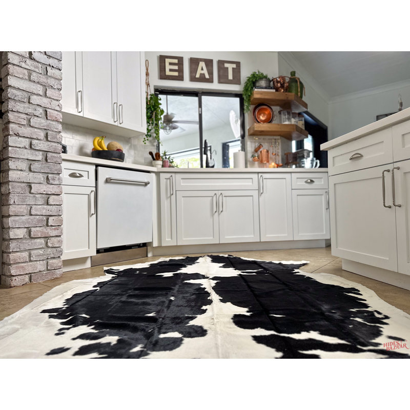 Tapis noir et blanc en cuir de vache de qualité supérieure , Nouveauté 6 pi x 7 pi
