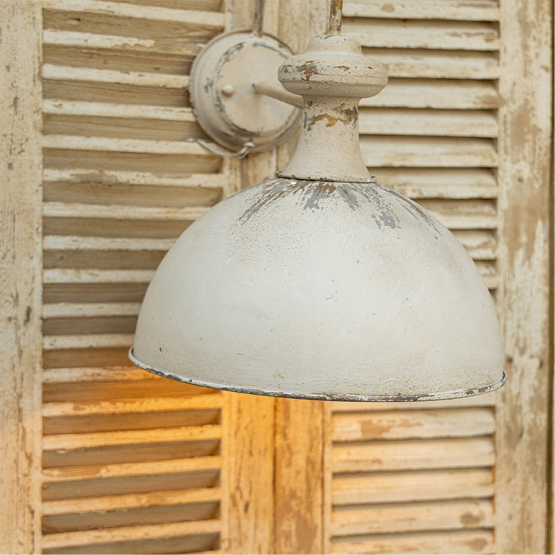 Applique murale rétro au design élégant, parfaite pour ajouter chaleur et charme à votre maison