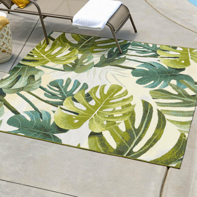 Cindina Floral Indoor / Outdoor Area Rug in Green