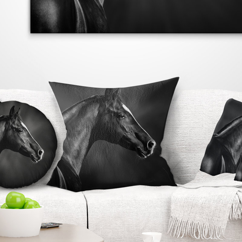 Portrait d'un cheval noir noir - coussin imprimé animal, 18 po x 18 po, Coussin décoratif