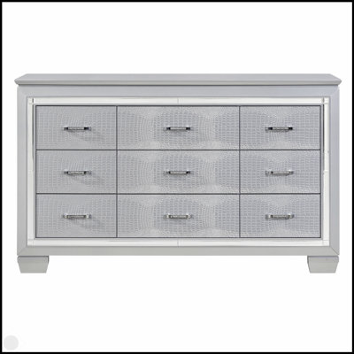 Commode à neuf tiroirs avec finition argentée moderne avec texture en faux alligator et détails en faux cristal pour un rangement élégant