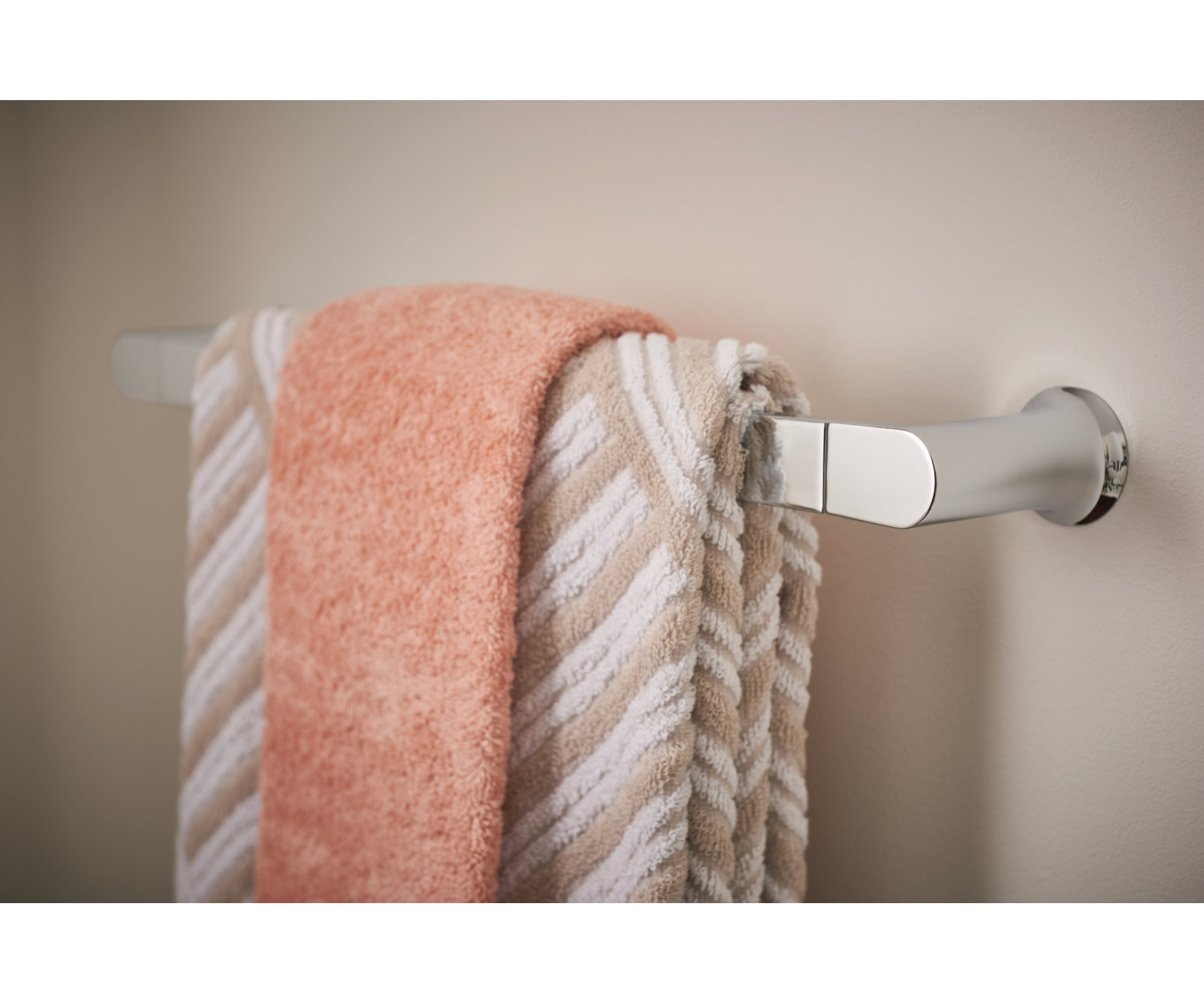 Genta 24" Wall Mounted Towel Bar, Chrome