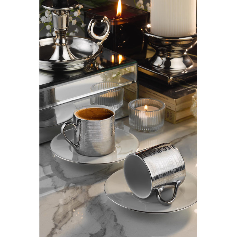 Ensemble tasse à café et soucoupe