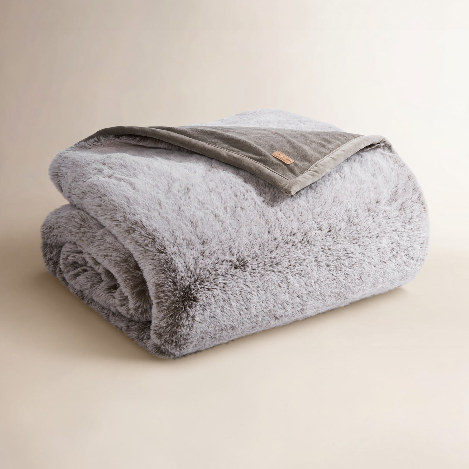 Chinchilla Faux Fur Throw Blanket, Champagne Fawn, 60" L x 50" W