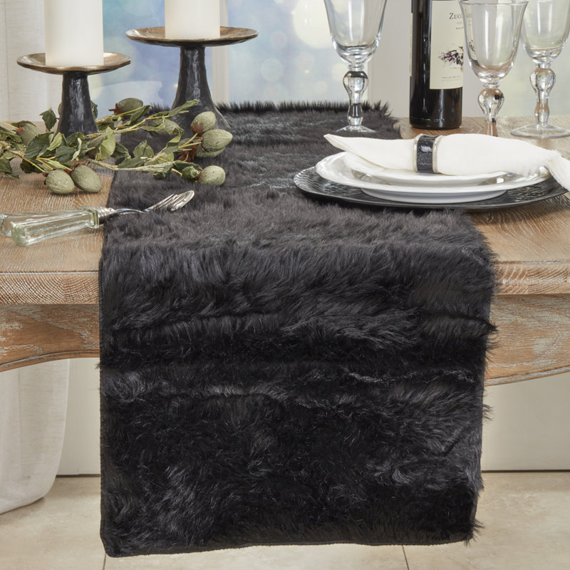 Chemin de table rectangulaire en fausse fourrure Chynia, L 90 po x l 15 po, Noir