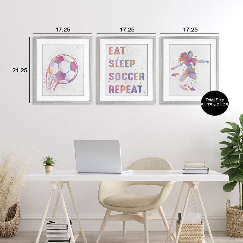 «Minimal Pastel Girl's Soccer», ensemble de 3 reproductions encadrées sous verre, design par Marcus Prime, H 21 po x l 17 po