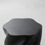Table d'appoint ronde 19,69 po entièrement assemblée, table de tambour cannelée en forme de pétale, en fibre de verre noir moderne, sans assemblage requis pour le bureau du salon