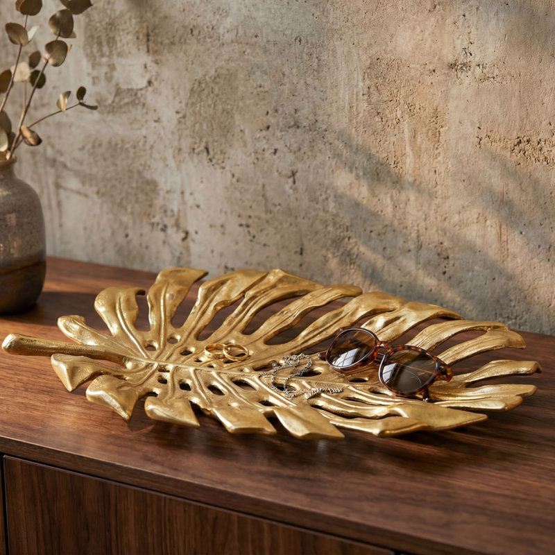 Figurine / Sculpture Decorative Object, Gold