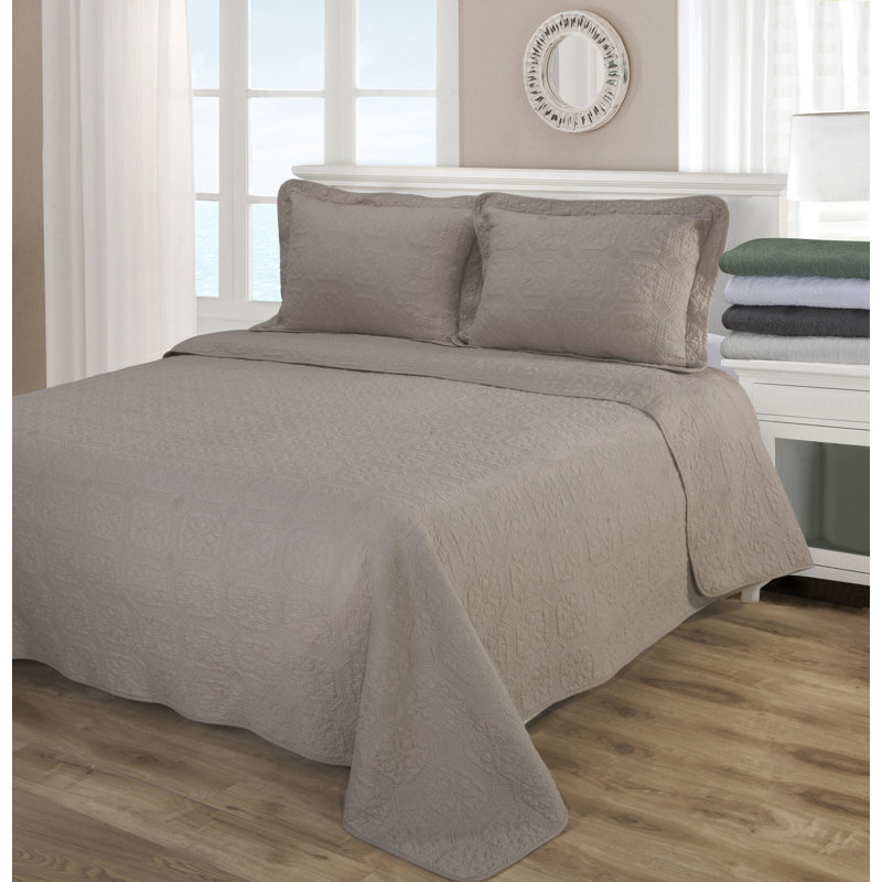 Corrington Full Queen 3 Piece Textured Floral Cotton Quilt Set with Shams, Full/Queen Quilt + 2 Standard Shams, White