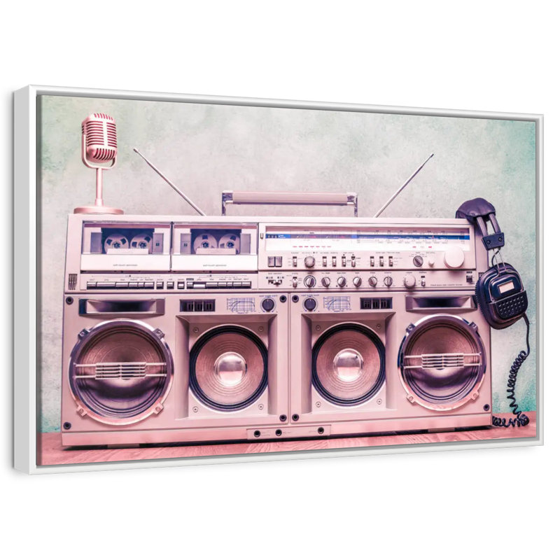 Boombox rétro, 43 po x 29 po, Cadre flottant blanc