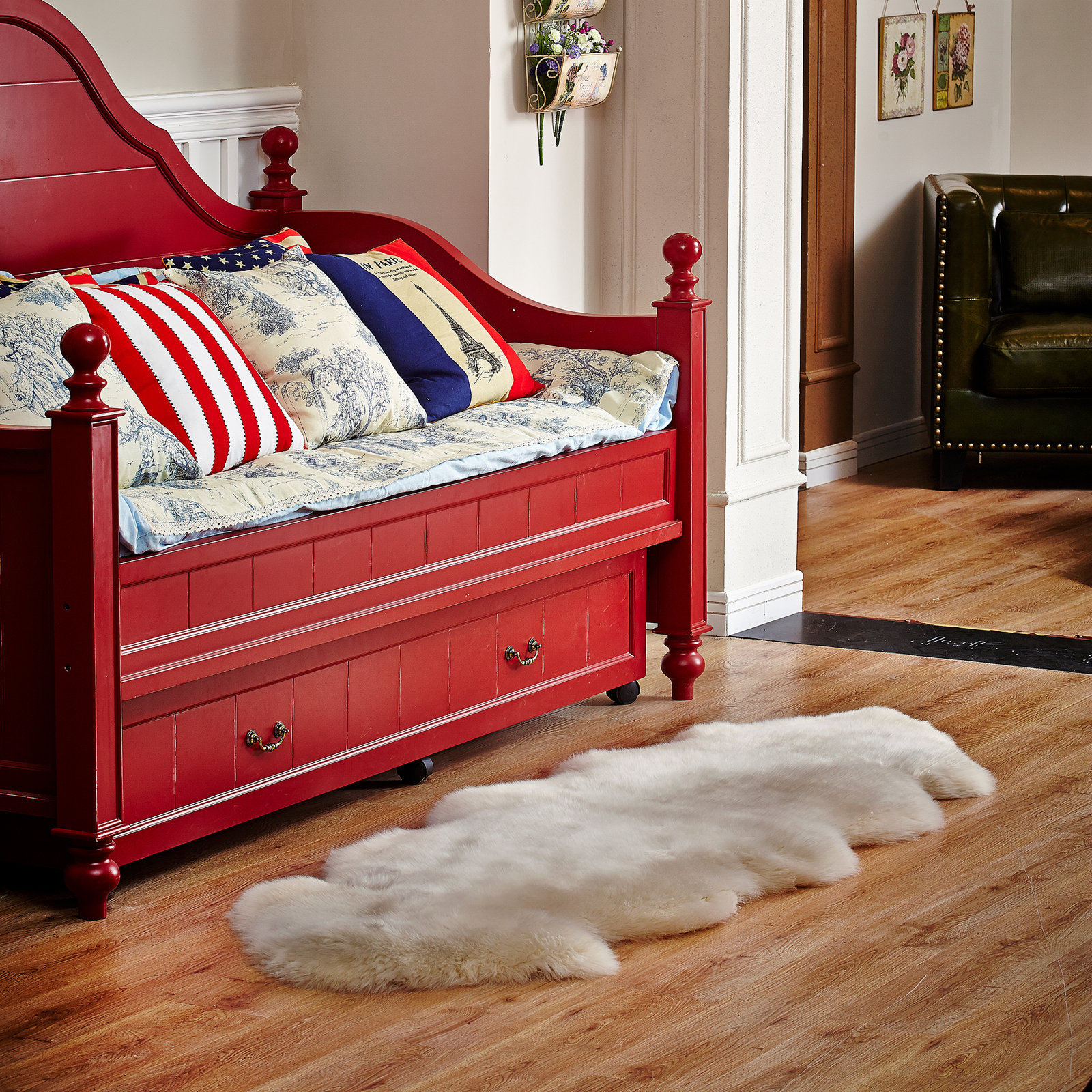 Kenmar Handmade Sheepskin Rug, Novelty 2' x 5'5"