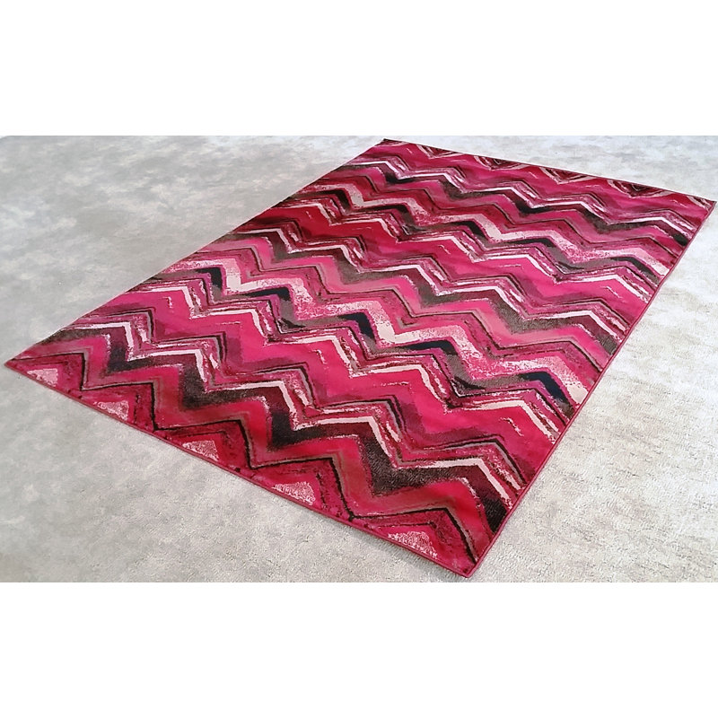 Tapis rouge à chevrons Geren, 5 pi 3 po x 7 pi 2 po