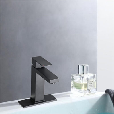 Single-Hole Single-handle Bathroom Faucet with Drain Assembly
