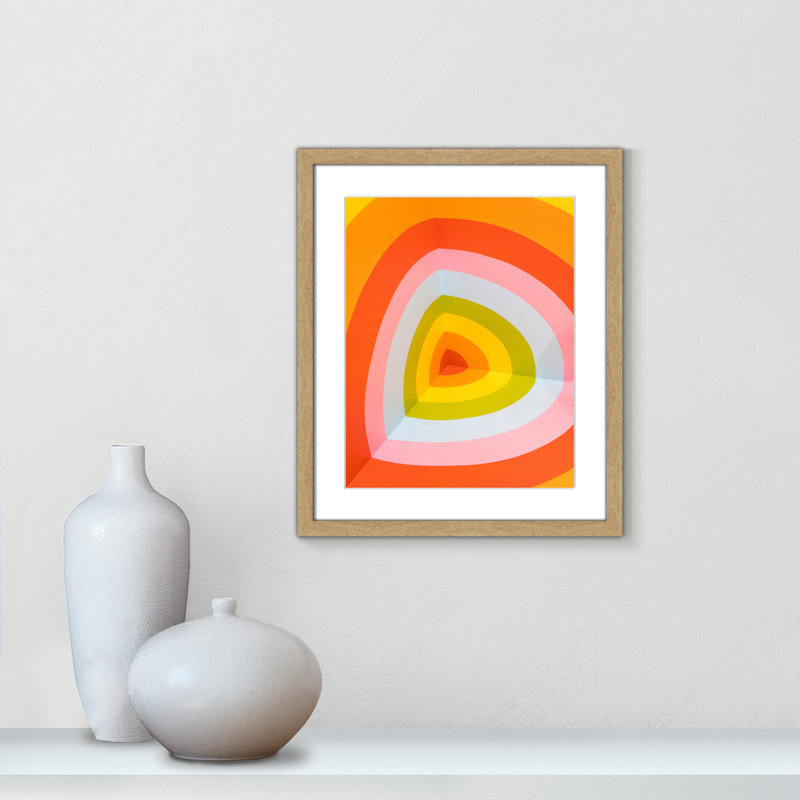 Imprimé Sherbet Bullseye par Jason Leung, H 19 po x l 16 po x P 1,25 po, Cadre photo simple en grain de bois naturel