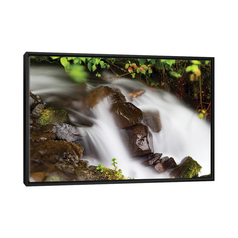 «Waterfall, H 18 po x l 26 po x P 1,5 po, Toile encadrée noire, Pas de tapis