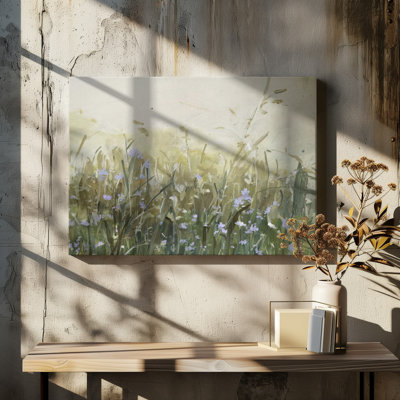 «Blue Flowers in Meadow» par Arohika Verma - art mural paysage - reproduction encadrée matte 48 x 32 (or)