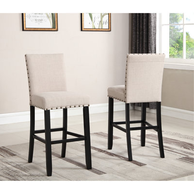 De 2 tabourets de bar, brun clair. Cadre en bois franc, garniture cloutée. Revêtement en lin et en coton. Foncé. H 44 po, siège 30 po. 16 po x 23 po avec tabourets et finition. Hauteur 30 po, H 44 po.