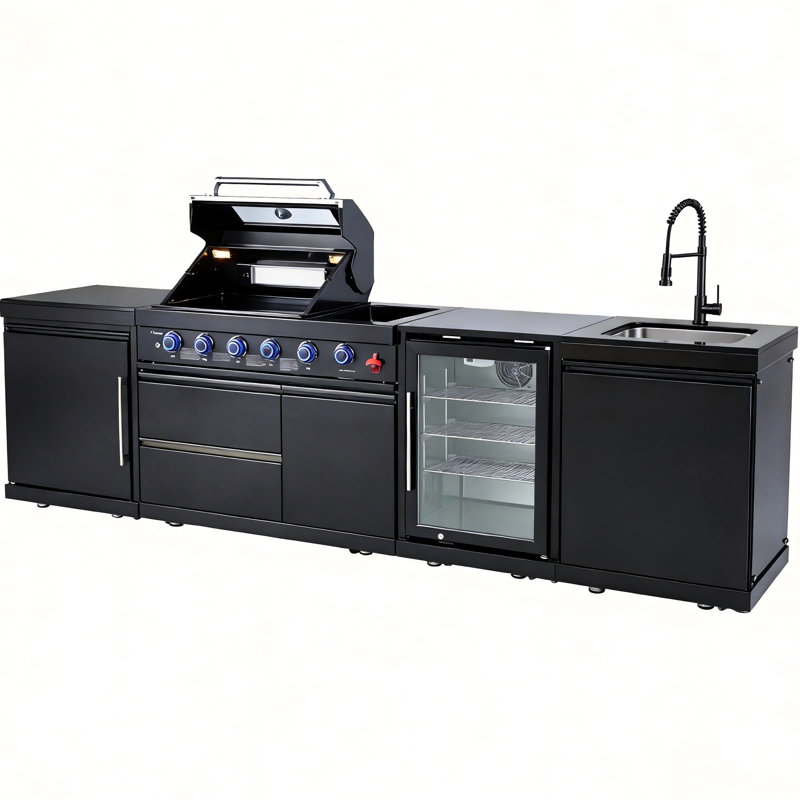 Cuisine extérieure avec barbecue en acier inoxydable 4 72000 de 46 pouces, comprenant un refroidisseur à vin, un ensemble, des comptoirs en granit noir et des lampes halogènes pour l'éclairage de la surface de cuisson.