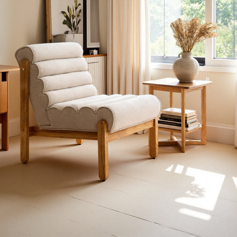 Fauteuil d'appoint Fluffy avec structure en bois massif, Naturel, Beige