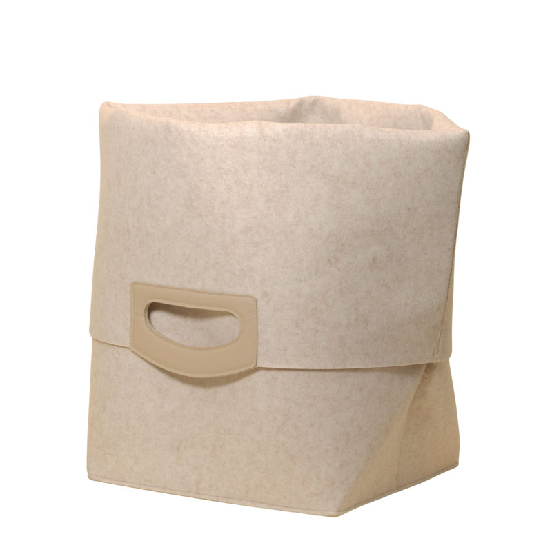 Le panier à linge, Beige