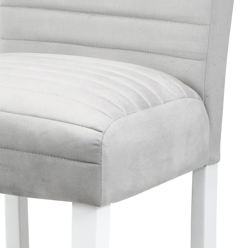 Chaises grises et blanches (2) - Option de rembourrage en mousse du côté moelleux et confortable