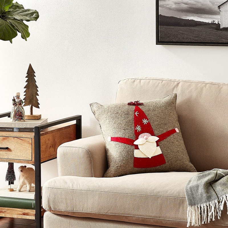 Coussin en laine feutrée à la main - gnome avec chapeau rouge à paillettes - 20 po