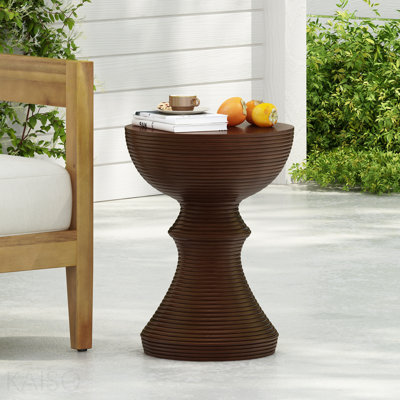 Table d'appoint d'extérieur en béton brun côtelé 16 po avec sablier résistant aux intempéries pour patio, jardin ou balcon