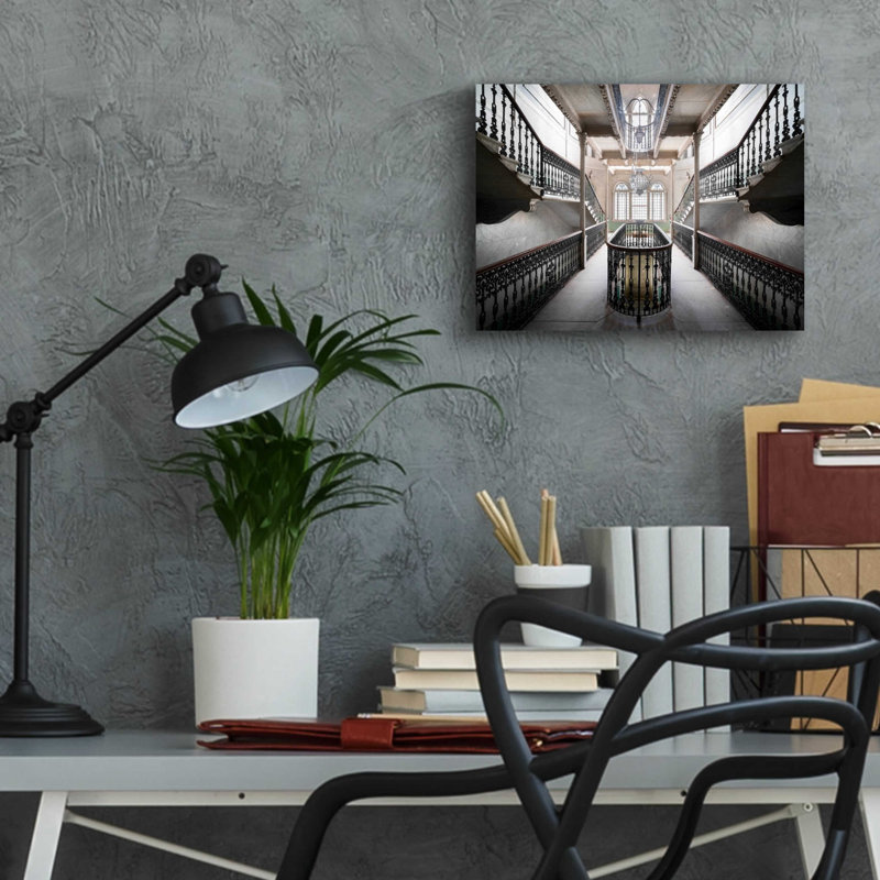 «Elegant Stairs» par Roman Robroek, H 12 po x l 16 po x P 0,13 po