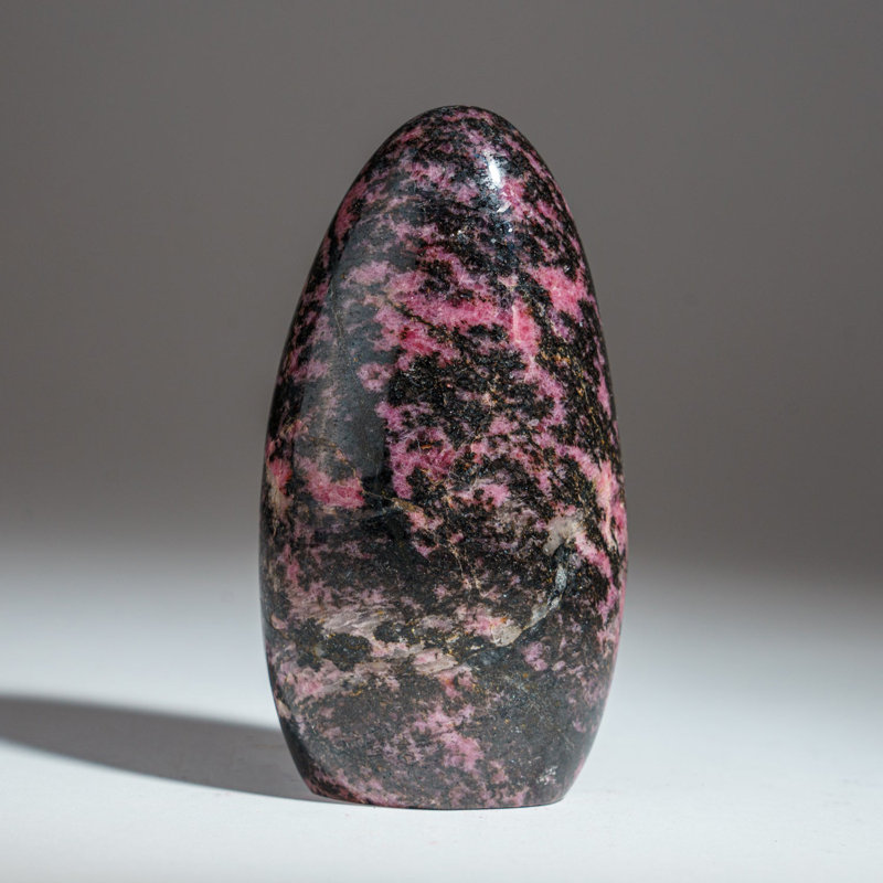 Rhodonite impériale polie de Madagascar (1,6 lb)