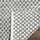 Tapis géométrique en coton fabriqué à la main gris clair / ivoire Amaya
