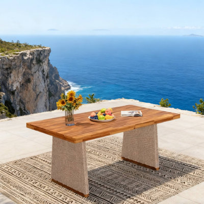 Table de salle à manger d'extérieur pour les barbecues de famille et les repas décontractés dans la cour