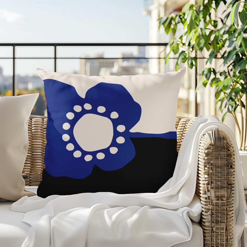 Oreiller carré réversible intérieur / extérieur Tobe Minimalist, H 15 po x l 15 po, Bleu marine / noir / blanc cassé