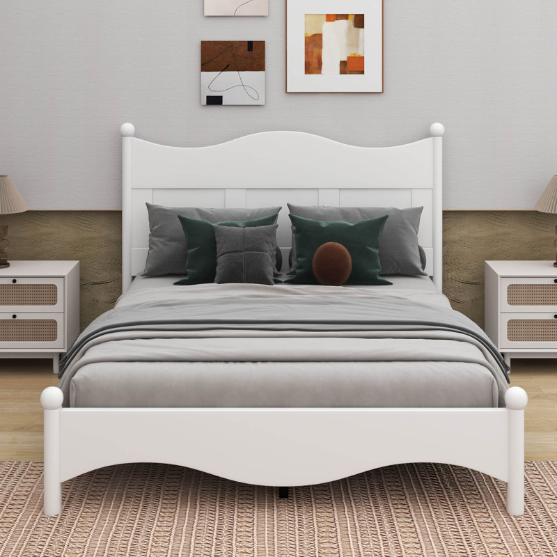Grand lit plateforme en bois au design rétro élégant