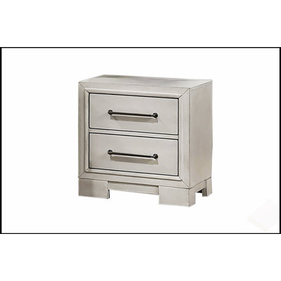 Table de chevet de style campagnard moderne avec pieds carrés, poignées épurées et finition blanc antique pour une décoration de chambre polyvalente
