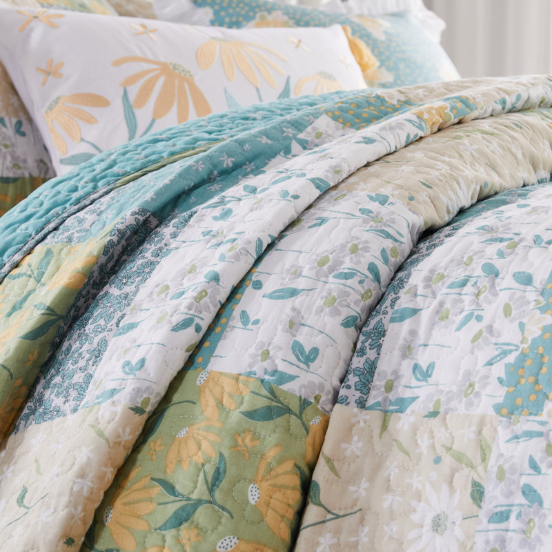 Evangeline Twin Reversible Cotton Quilt Set in Floral Patchwork