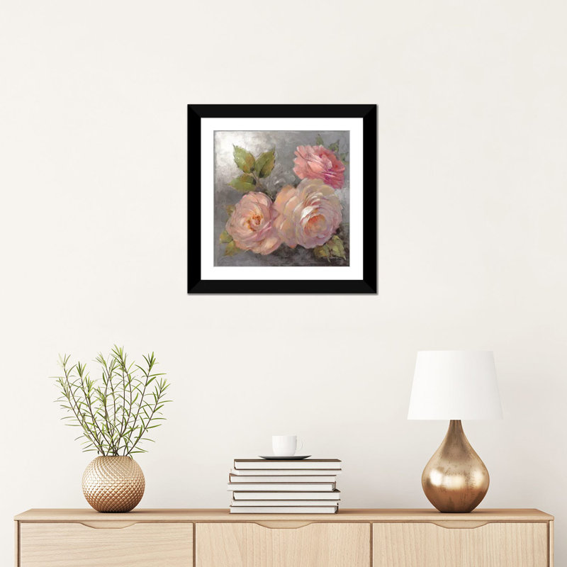 Atle Krista «Roses on Grey II» - Estampe numérique sur toile tendue avec châssis, H 16 po x l 16 po, Impression encadrée