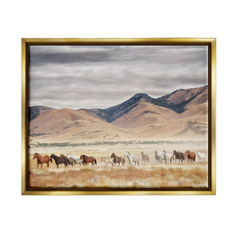 Art mural sur toile flottant encadré doré, "Wild Horses" par PH Burchett, H 17 po x l 21 po x P 1,7 po