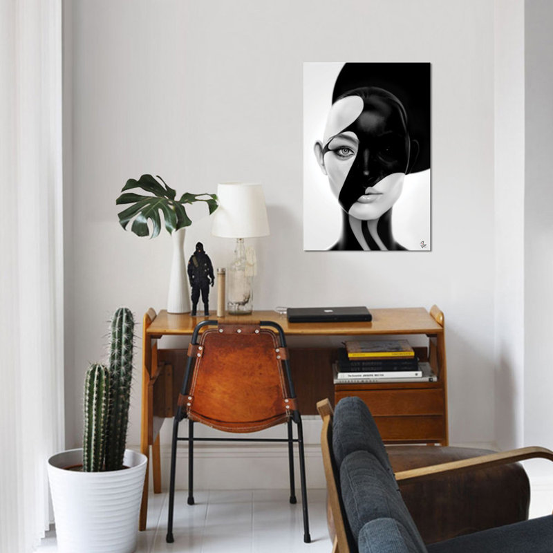 «Black Mask» par Giulio Rossi - Estampe numérique sur toile tendue avec châssis, H 40 po x l 26 po x P 1,5 po, Toile tendue
