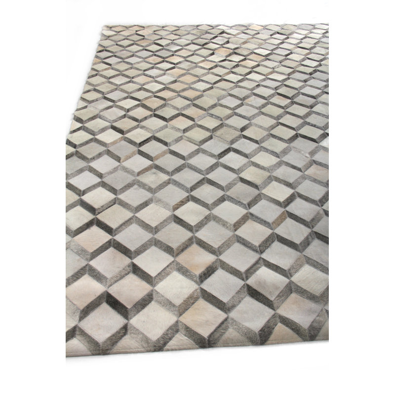 Cowhide Geometric Area Rug in Ivory/Silver/Beige, Rectangle 5' x 8'