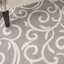 Tapis à motif floral gris Thornlie-272214697