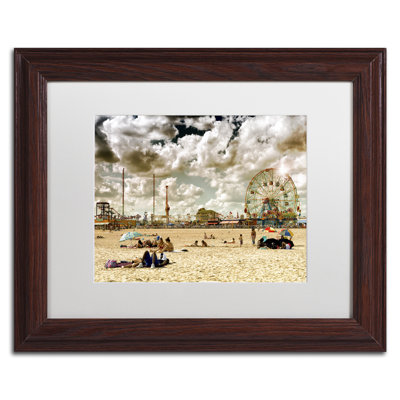 « coney island beach » par philippe hugonnard,, reproduction de photo encadrée