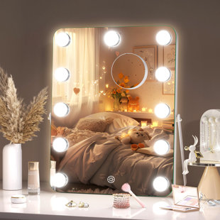 1 petit miroir de maquillage rectangulaire en métal