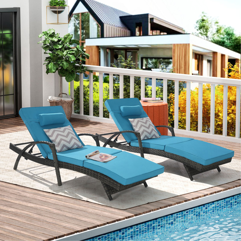 Ensemble de 2 chaises longues d'extérieur en osier avec coussins, chaise longue inclinable en osier, Bleu pâle