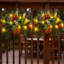 2 paniers suspendus de Noël avec panier suspendu de Noël artificiel pré-éclairé avec pommes de pin et grappes de baies rouges
