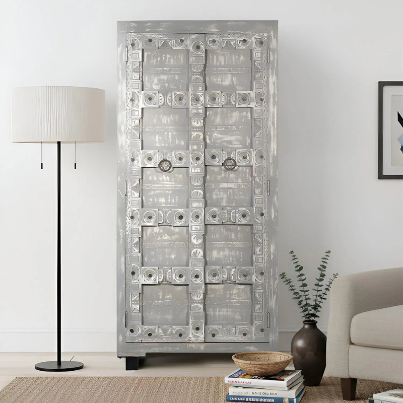 Armoire Mid-Century moderne en bois de manguier sculpté gris vieilli