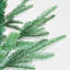 Arbre de Noël vert réaliste de 7 pi, matériau en PVC avec style incurvé unique pour la décoration intérieure